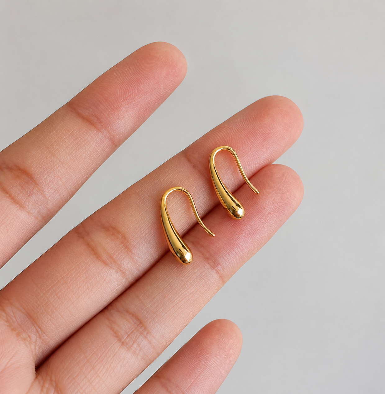 Side View Teardrop Gold Vermeil Drop Earrings – Sleek Sculptural Jewelry